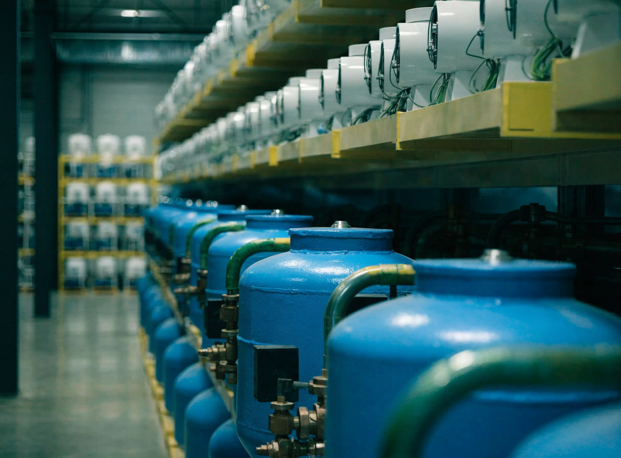 Bombas, tanques de presión y conexiones listos para instalar